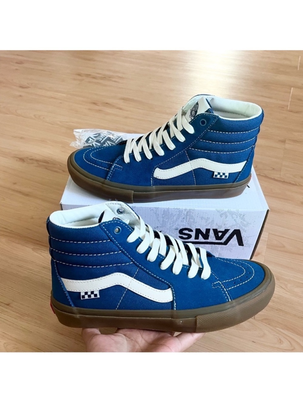 Vans Skate Sk8-Hi Suede Gum
Dark Denim Women 9.5 US